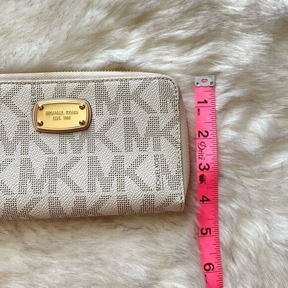 Authentic Michael Kors Jet Set Signature Logo Vanilla Cream Zip Wallet Wristlet - Picture 9 of 9